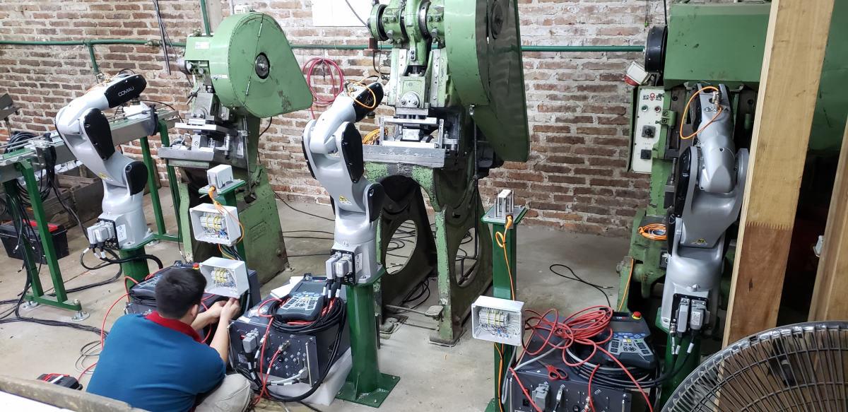 Proyecto Manipulación de cajas eléctricas metálicas